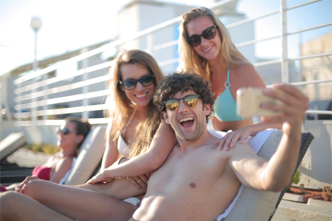 En este momento estás viendo Es importante usar anteojos de sol cuando estamos en la playa?