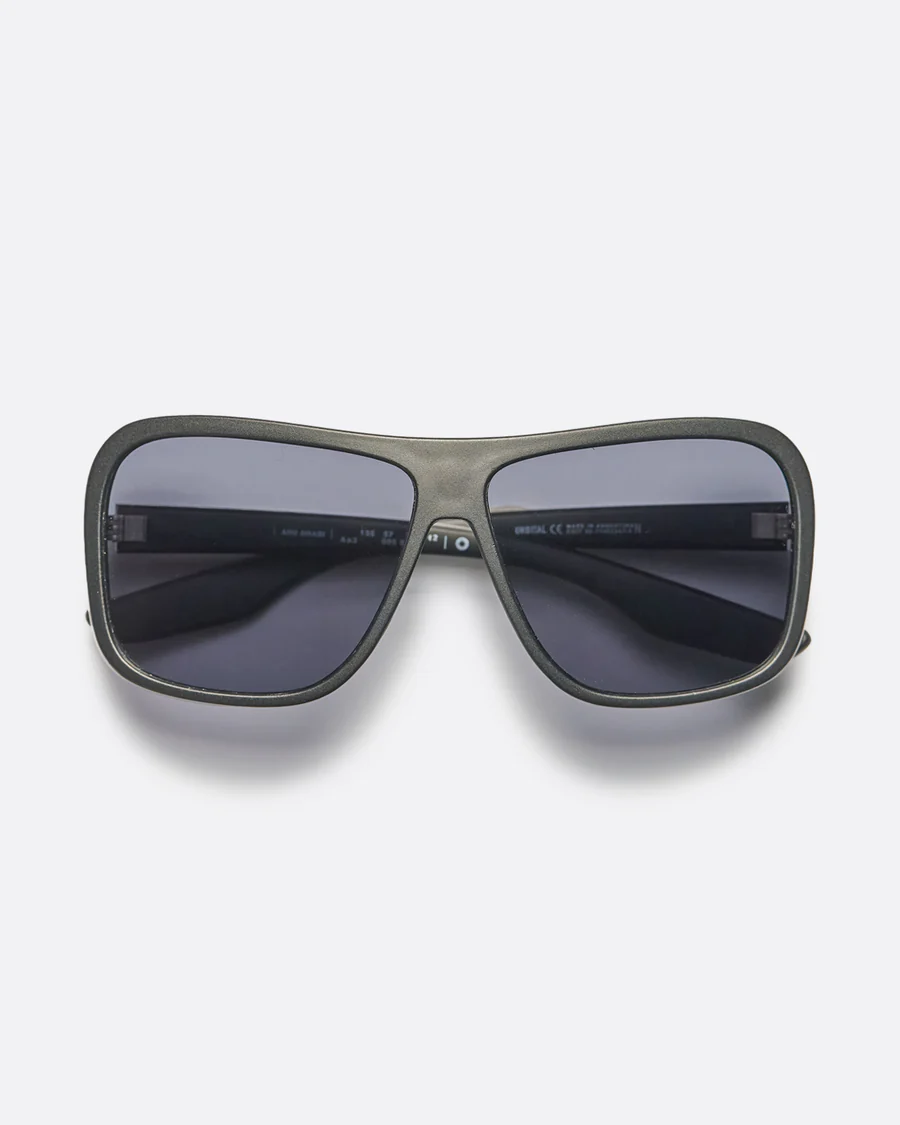 ORBITAL ABU DHABI NEGRO MATE – GRIS POLARIZADO
